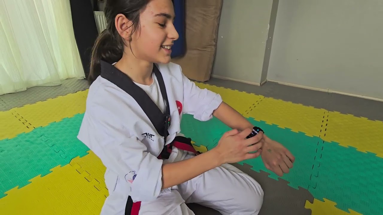 İlk vlog tam antrenman sığdıramadık sadece nasılsın ısınıyorum onu anlatmaya çalıştım iyi seyirler.