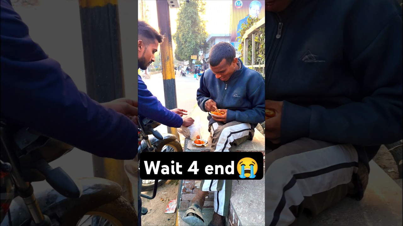 आज गूंगे लड़के को खाना खिलाया 😭😭 