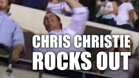 Chris Christie dances at Bruce Springsteen concert...