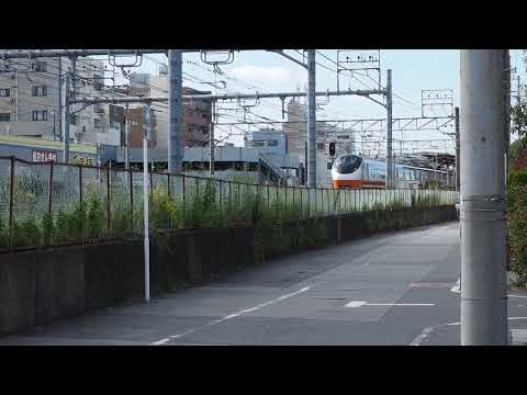 天王台駅のそばで見る特急（ひたちかときわ）の姿。
