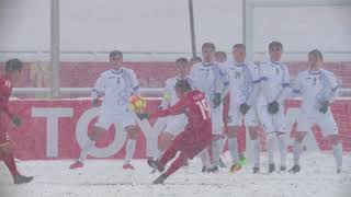 Nguyen Quang Hai equalizes from a free kick in the snow!