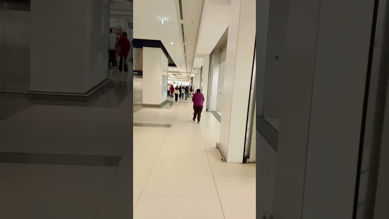 Galleria centro commerciale porta di Roma ascensore he Mediaworld fino a arrivederci la passeggiata