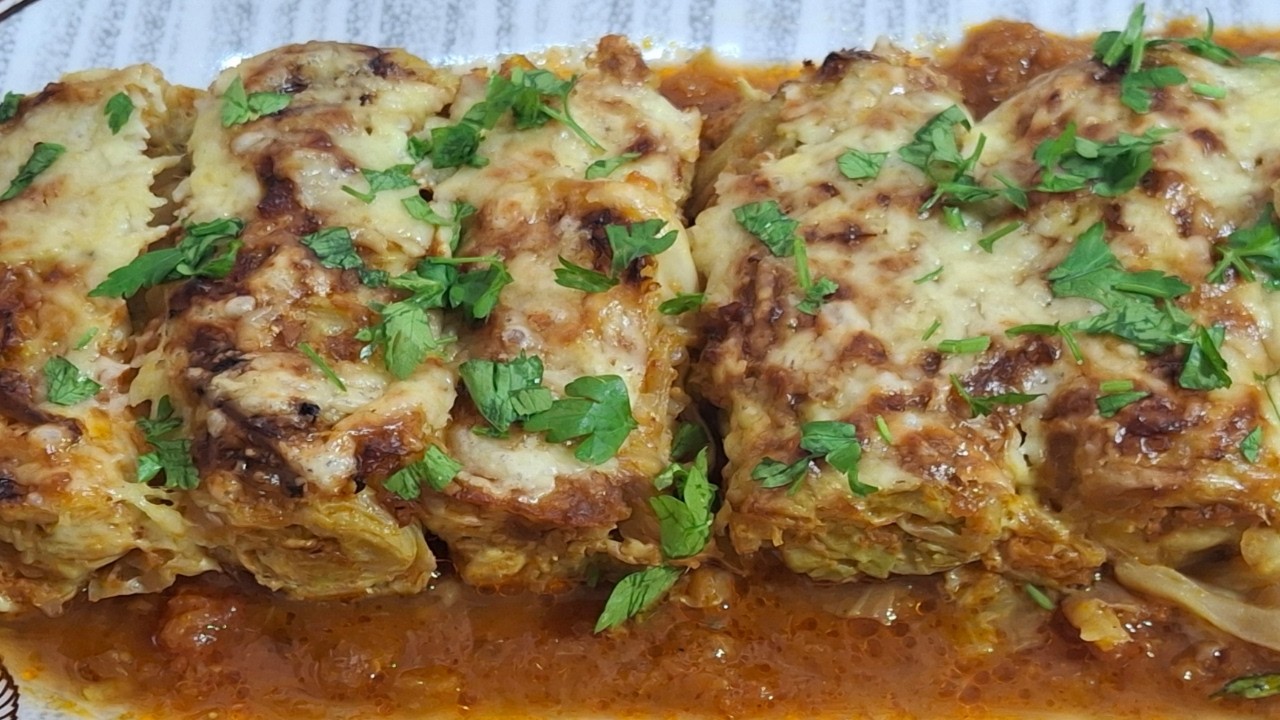 محشي كرم في الفرن في المول الأسطوري محمر و مجمر يقطر بالبنة