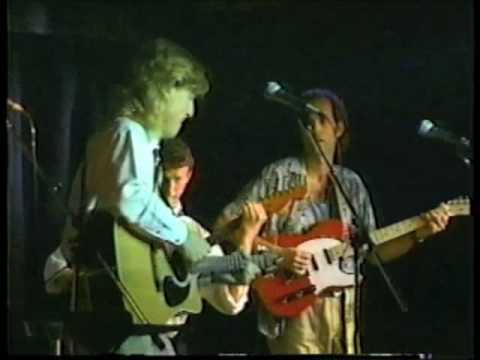 Steuart Smith plays Dave Allens' \