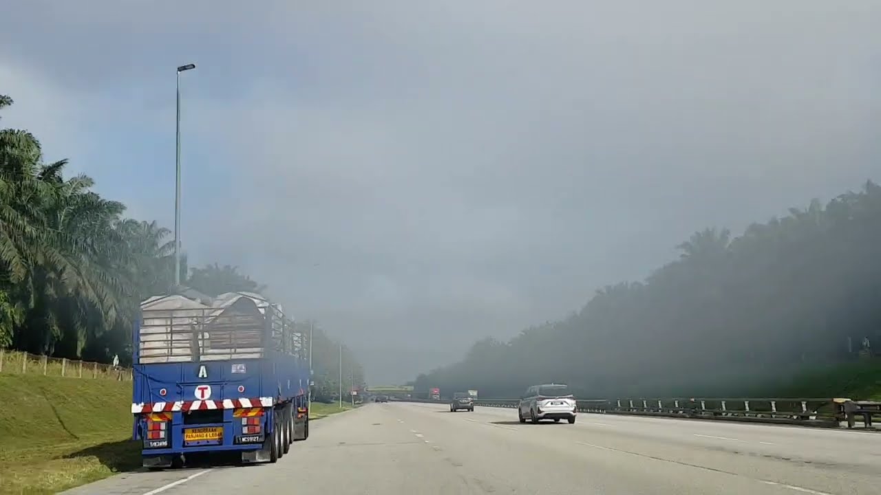 Tanjung Malim to Ipoh - Views of Lata Kinjang Waterfall, IPOH sign, traffic jam and breakdowns