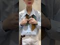 The Chinese knotting method for silk scarves is beautiful and fashionable. Silk scarves match sh