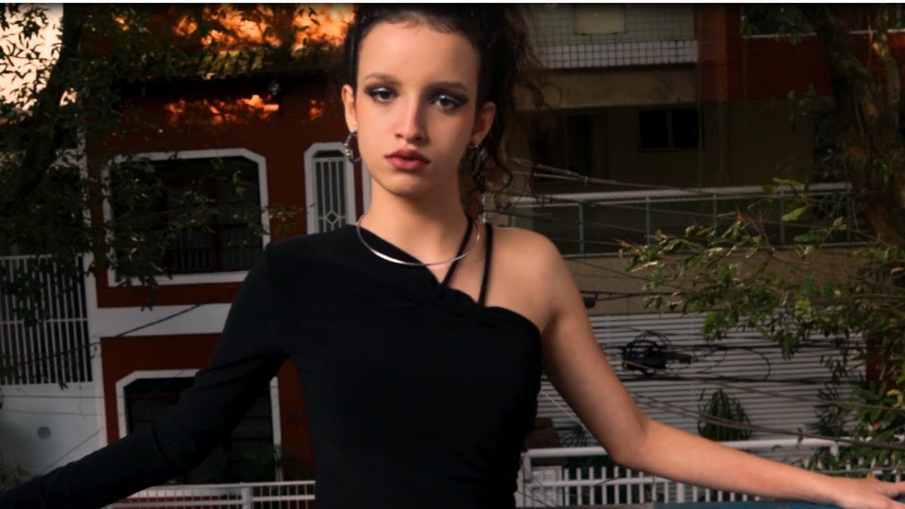 Dance, Talk, Be - Giovana Galdino