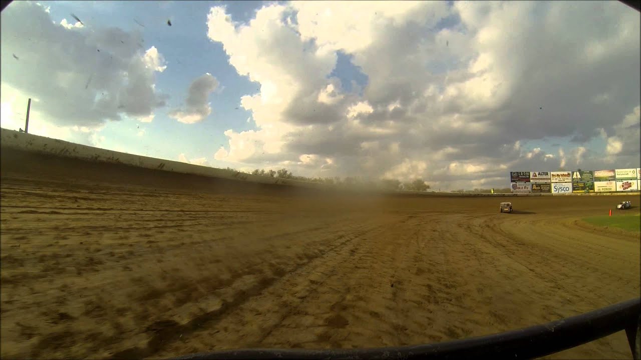 Keith Foss' USRA Modified Heat Race at Deer Creek Speedway - YouTube
