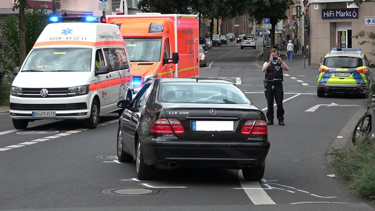 Radfahrer von PKW erfasst - schwerverletzt an Bonner Kennedybrücke am 12.07.21