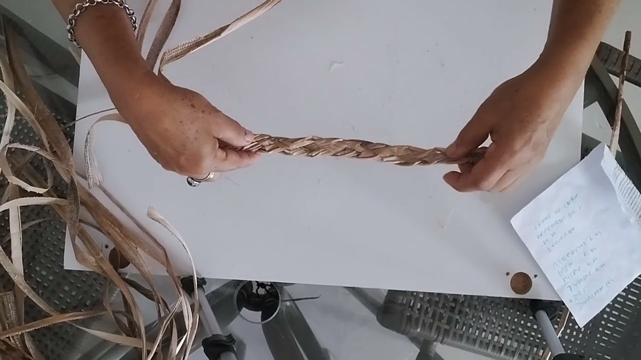 Como fazer trança de quatros pontas e a tipo lacinho com a fibra da bananeira