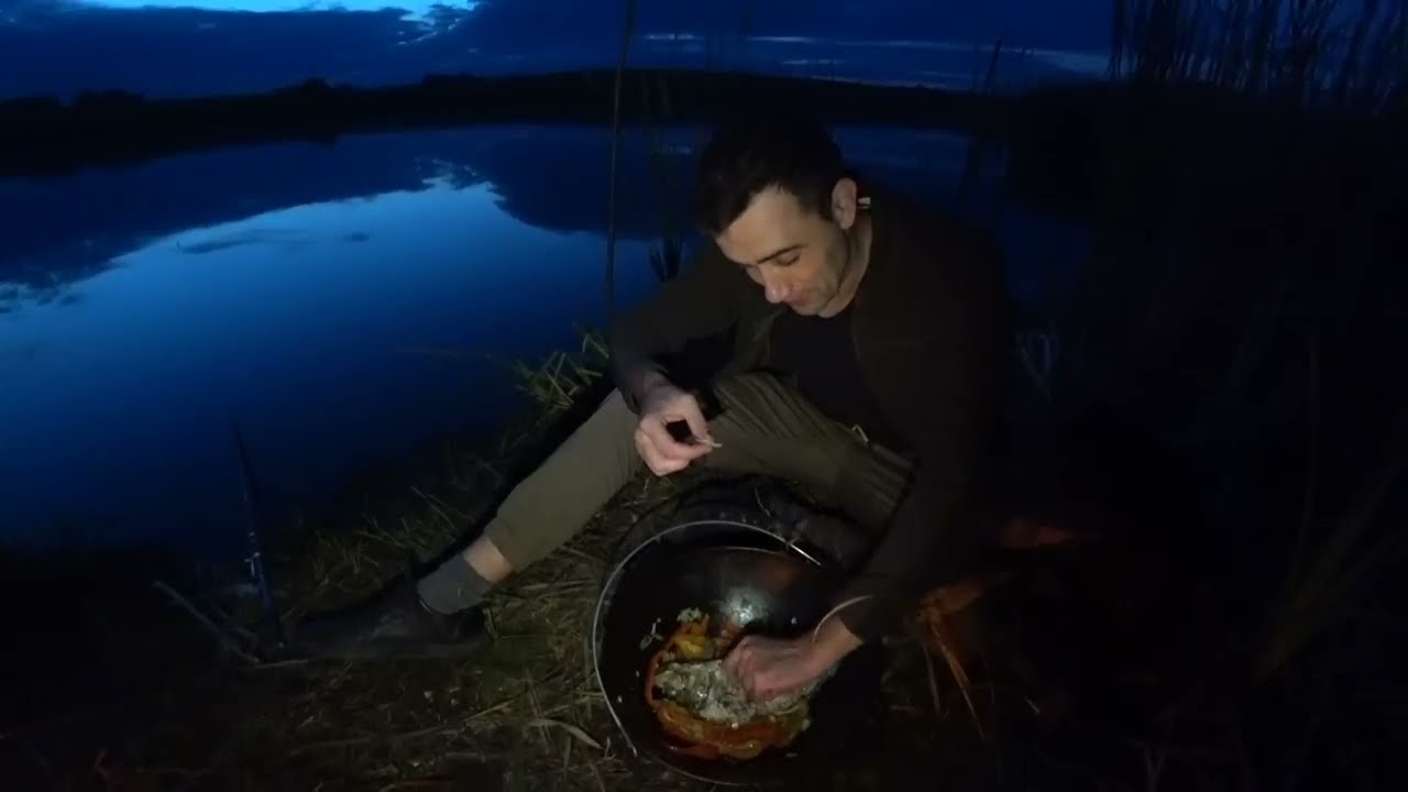 Рыбалка на закидушки с ночевкой. Не ожидал такой клев. Карп в казане с овощами.
