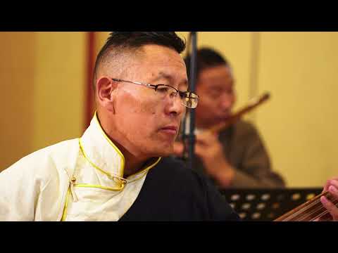 Assista a Chinese Tibetan Ethnicity Folk song and dance - Satin on a red hat  藏族民间歌舞 《红色毡帽上的花缎 . 吾夏甲庆玛布》中国音乐地图 no YouTube