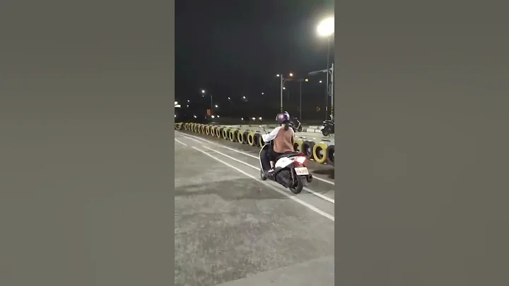 第一次練習機車！現在考到駕照啦！各位視線看前方很重要的🏋️🏋️ - 天天要聞