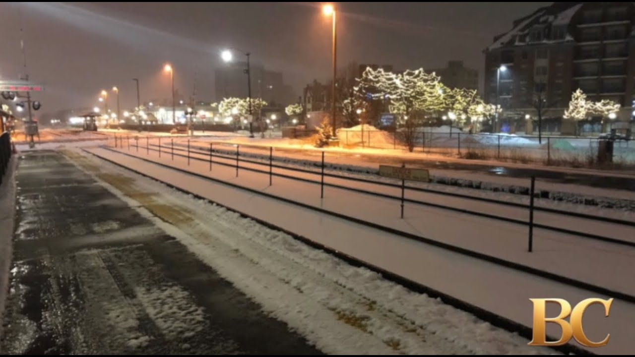 Cleanup continues in Chicago after Sunday’s snowfall - YouTube