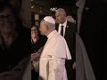Los reclusos de la prisión de Brians 1 reciben al Papa cantando ‘Ayúdame a caminar’