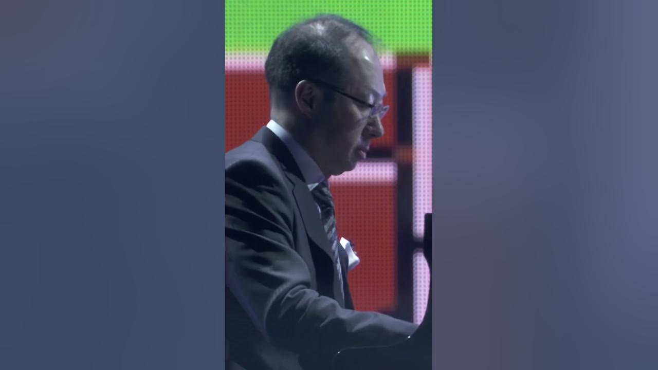 Koji Kondo playing the Super Mario brothers theme at the first TGA in 2014!