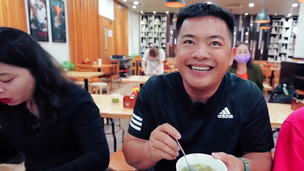 CÙNG ÁNH KUA PHAN DIỄM BAY RA CÔN ĐẢO ĂN HẢI SẢN - CÂU CHUYỆN ĐỒ ĂN SÂN BAY | TUYÊN XINH GÁI