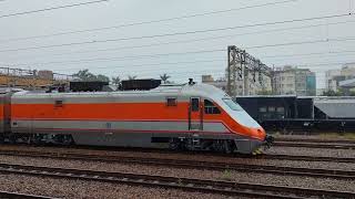 20230814-在雨中淋雨的E1048號機車頭