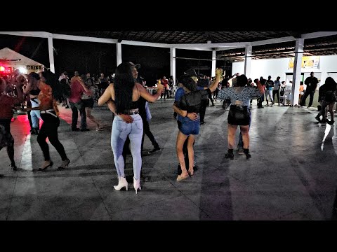 PROCURANDO A GABRIELA - DANÇANDO FORRÓ NO BAILÃO DO DIONE LOPES (XOTE)