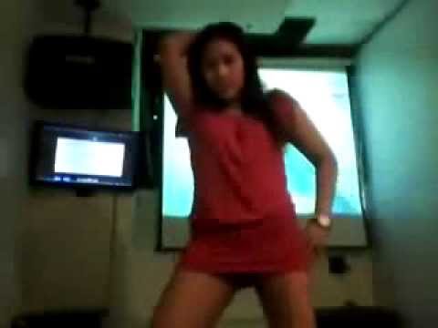 Cewek Cantik Hot Goyang Sendirian Di Tempat Karaoke Cewek Cantik Hot Goyang Sendirian Di Tempat Karaoke