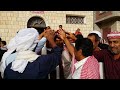 عادات قبائل حضرموت بعد إتمام مراسم عقد قران العريس وهي مباركة العريس بطريقه الهوك الحضرمي 