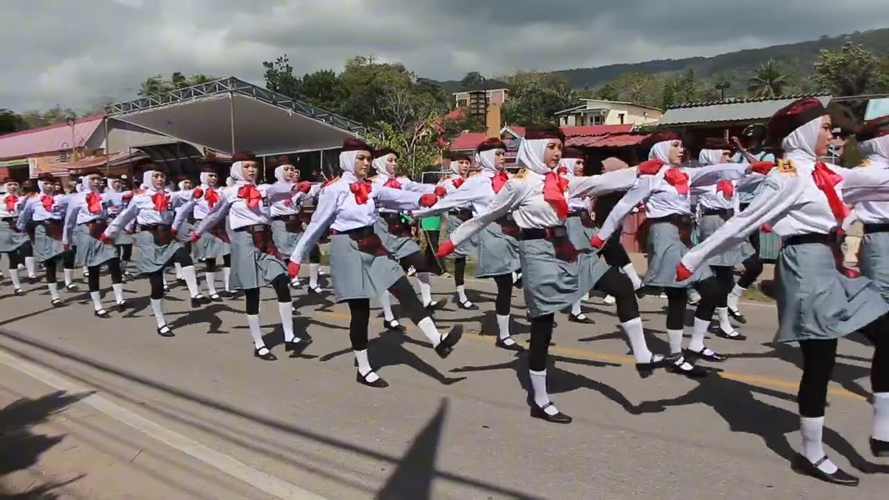 Star Yang Sangat Spektakuler Barisan Gerak Jalan Putri SMAN 2 LASALIMU SELATAN