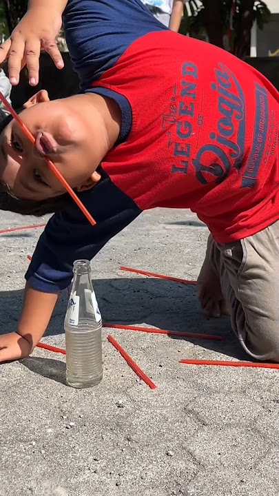 Lomba bocil masukan sedotan ke botol pakai hidung dengan gaya unik #shortvideo #lucu #shorts #funny