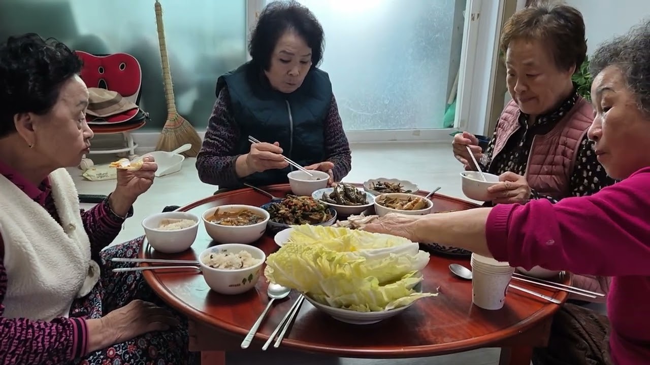 80살시골엄마 시라구지져서 같이 먹는 저녝밥상~