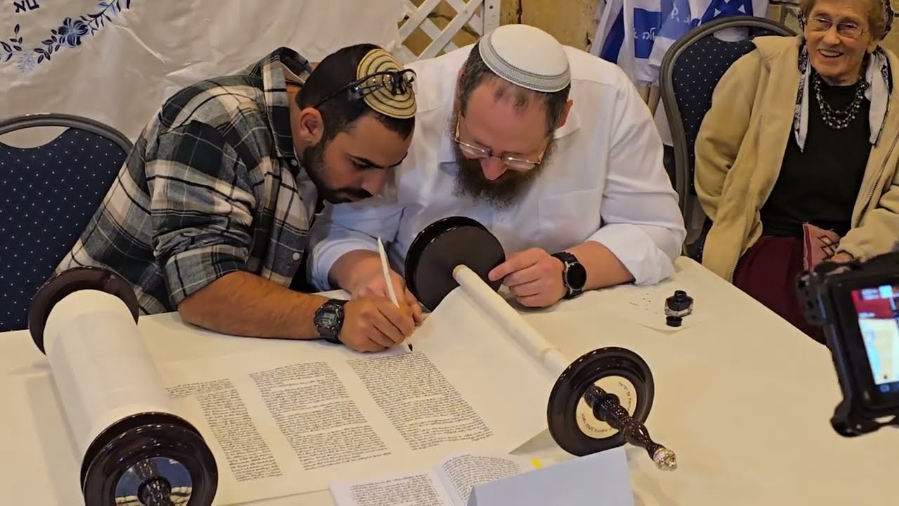 הכנסת ספר תורה לזכר סרן נריה זיסק לבית הכנסת משואות יצחק