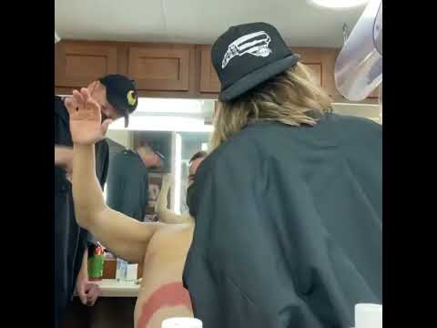 Le quitan los tatuajes a CM Punk para la serie Heels