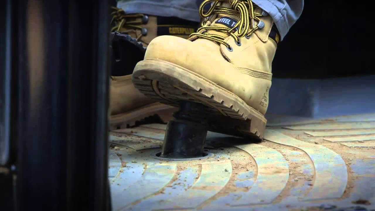 Differential Lock Feature: Cat® Backhoe Loader Operator Tip