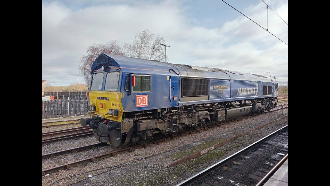 Trains at Didcot Parkway - YouTube