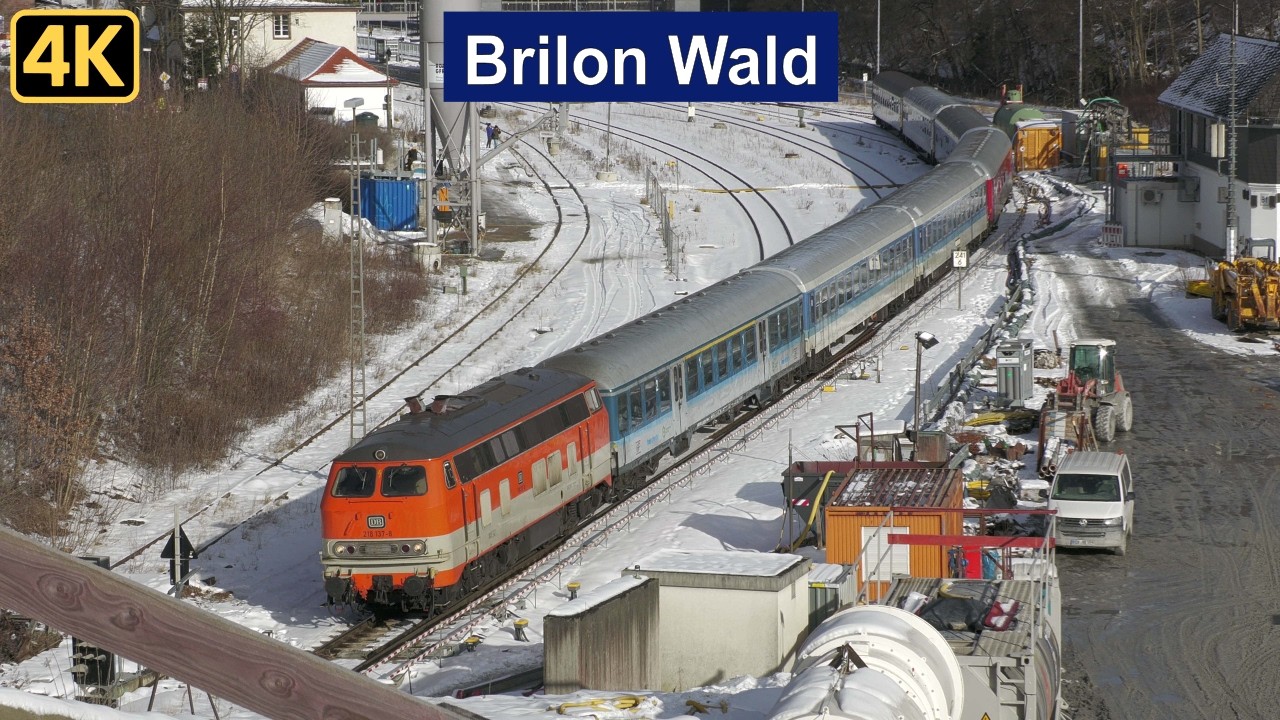 Züge im verschneiten Bahnhof Brilon Wald mit Br 218, Weltcup Sonderzügen, Güterzug, LINT 81 uvm.