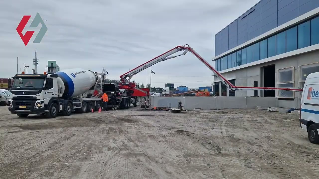 In het werk gestorte betonvloeren X-DOCK City Terminal Rotterdam.