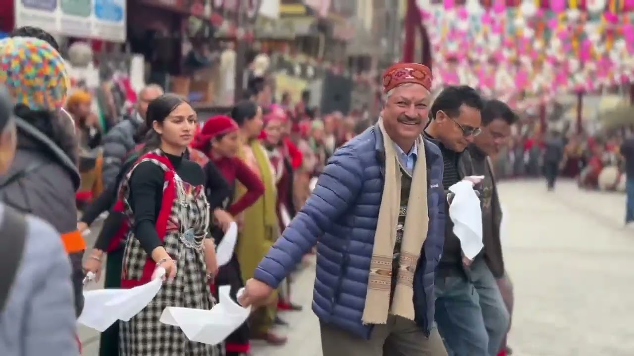 मनाली के माल रोड में हुई महा नाटी की रिहर्सल विंटर कार्निवल में आयोजित होगी महिला मंडलों की नाटी 