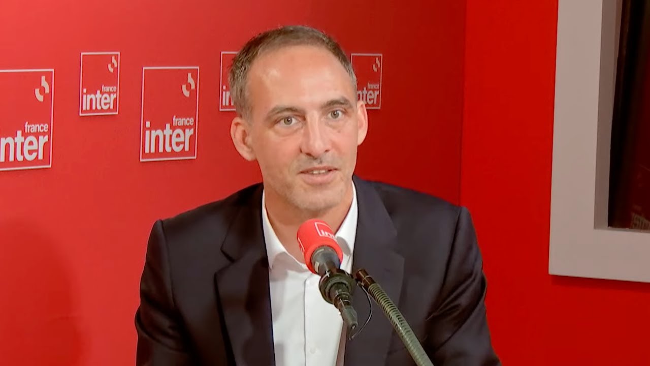 Raphaël Glucksmann : "On ne peut pas jouer avec la censure" du gouvernement Lecornu