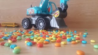CARS AND TRUCKS - Crane Truck  With A Lot Of Candy |Part 1| by HT BabyTV