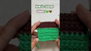 Change colours In a new row🧶🪢💚#crochet #shorts