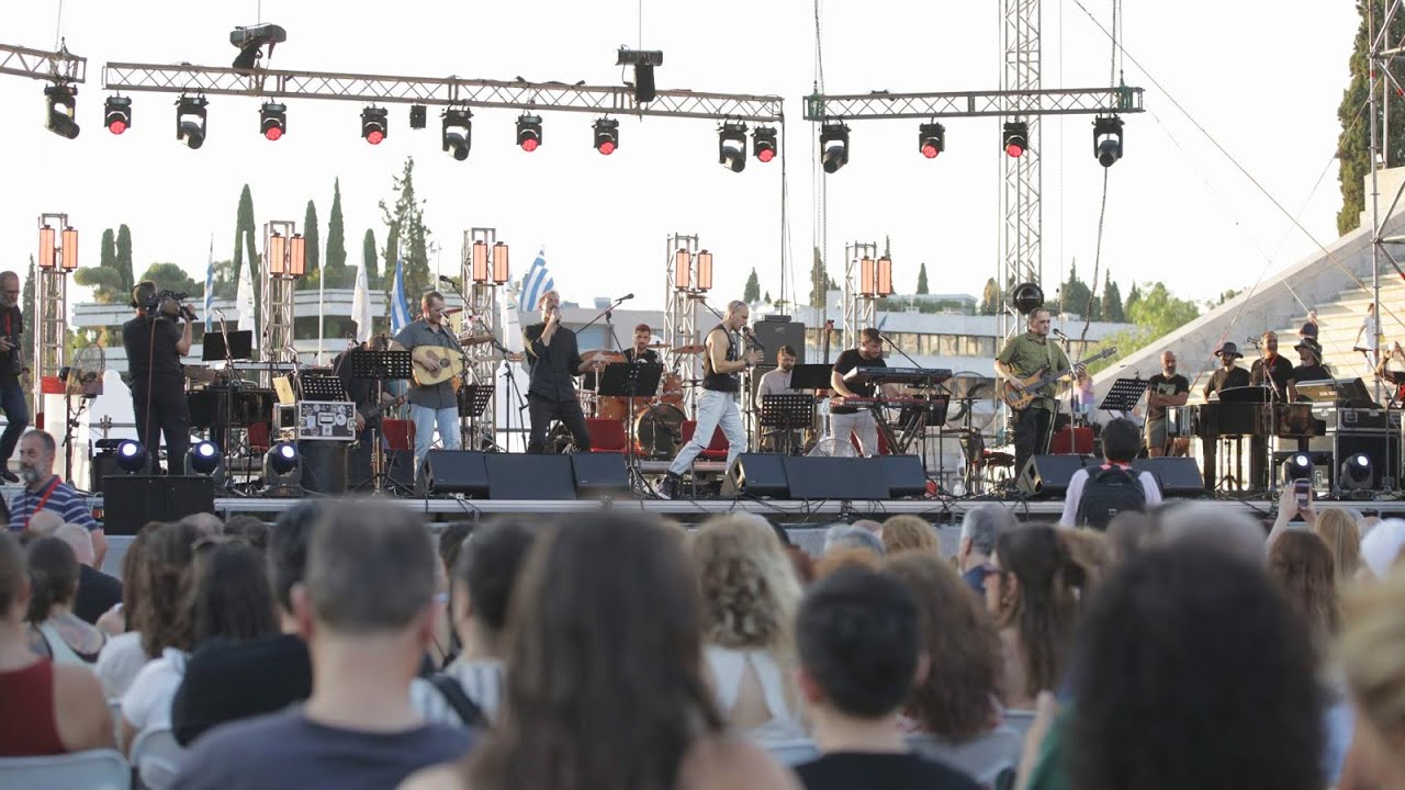 Από την εξορία της Ικαριάς στο Καλλιμάρμαρο: «Σαν χτυπάει ο λαός μας σειέται γη στεριά»