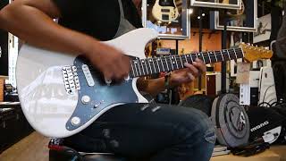 Strings Quick Demo : Alder Body Vs. Ash Body play with John Page Guitars