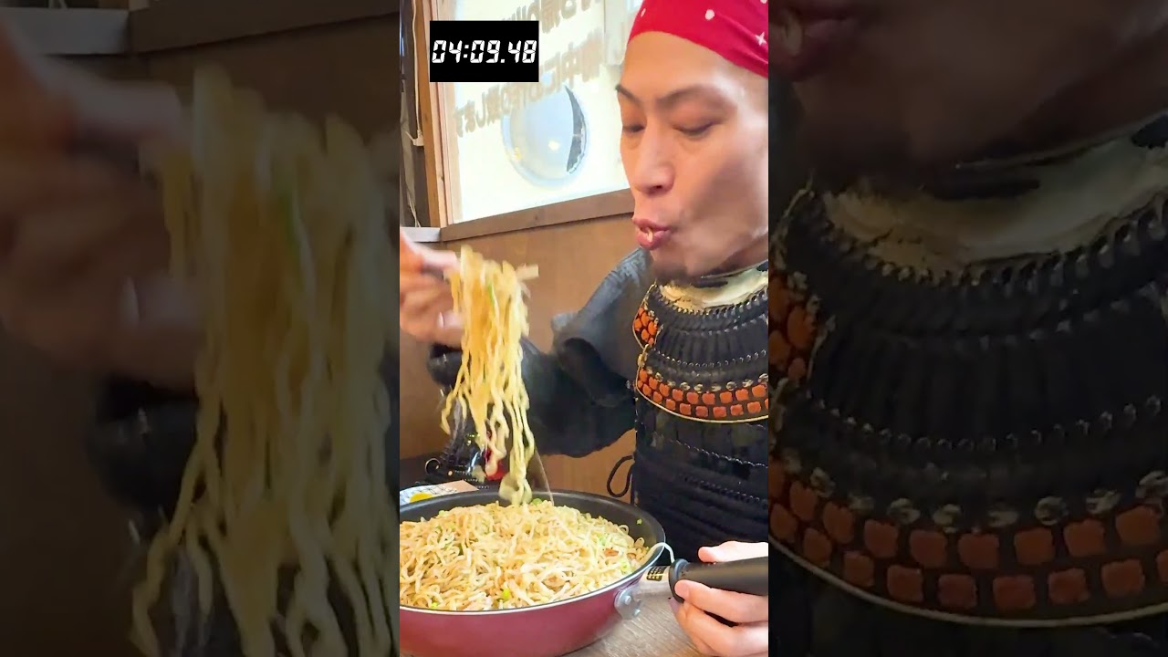 【大食い】時間との戦い！10分でハイジィ盛り焼きそばを攻略せよ！【三世代】【武士飯】 