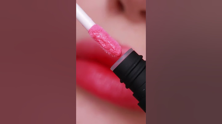 strawberry lips 🍓 #lipswatches #beautyshorts #makeup #makeupshorts