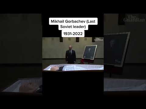 Vladimir putin lays flowers next to open coffin of Mikhail Gorbachev #ussr #anthem #putin #status