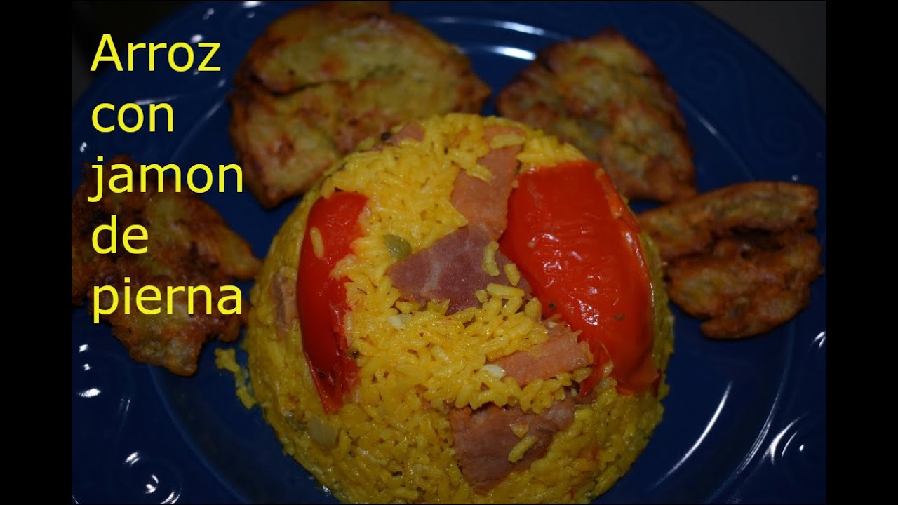 Arroz con jamón de pierna y boniatos fritos. Comida Cubana, deliciosa
