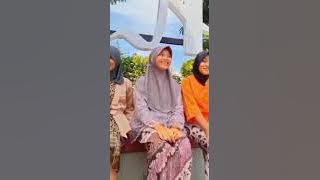 [LIRIK] Tugas Bahasa Indramayu||Menyanyikan lagu Gadis Indramayu (cover)||Kelas5A