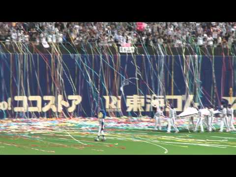 2011年10月19日　ドラゴンズ選手が優勝ペナント持ってドーム一周