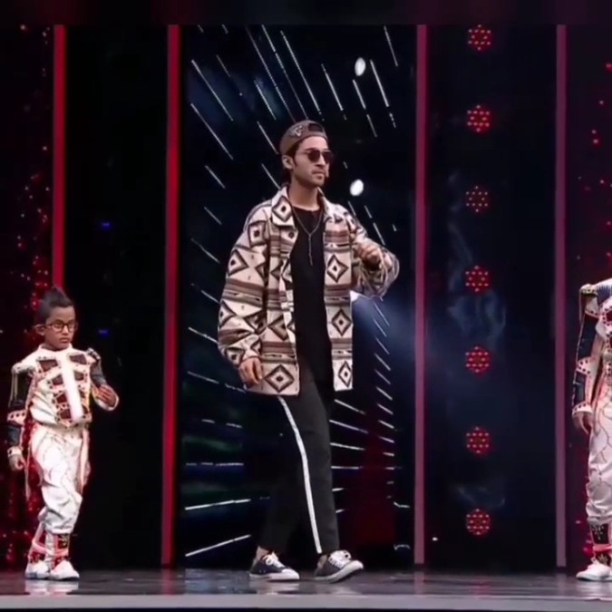 raghav juyal slow motion dance #shotrs Raghav dance - YouTube