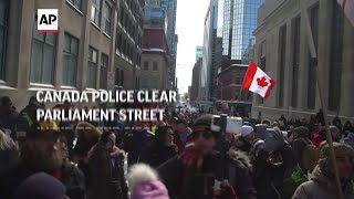 Police clear street in bid to end Ottawa siege