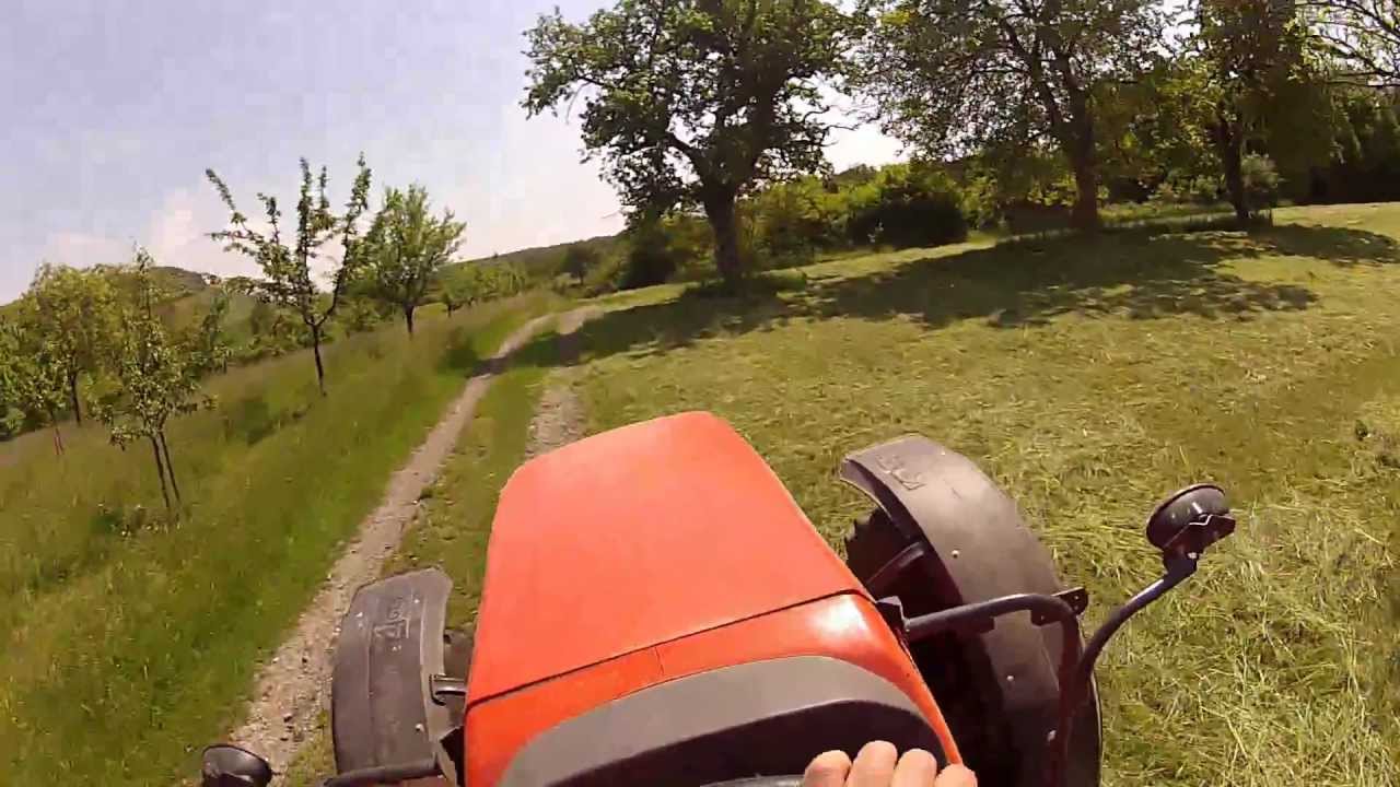 Heu Mähen mit Kubota und Krone AM auf Streuobstwiesen