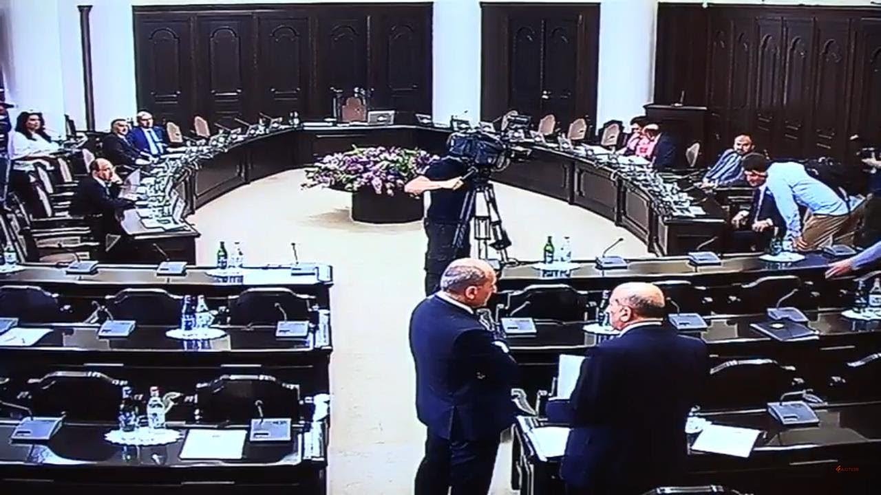 Նիկոլ Փաշինյանի ղեկավարած կառավարության առաջին նիստը՝ ՈՒՂԻՂ